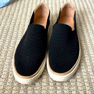 UGG SAMMY SLIP ON